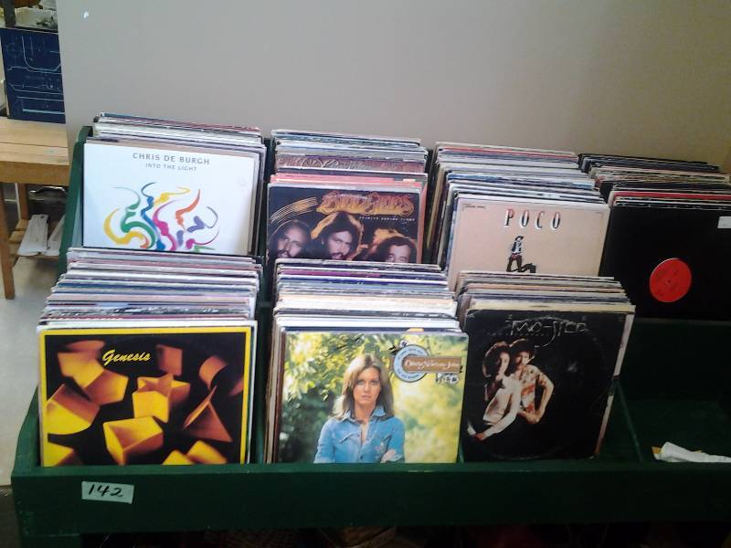 315-Record Albums With Display TableShelf 57x25xx48