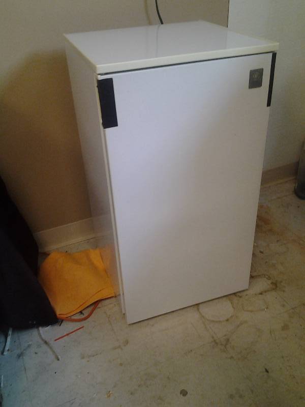 G.E. Refrigerator 19x19x34