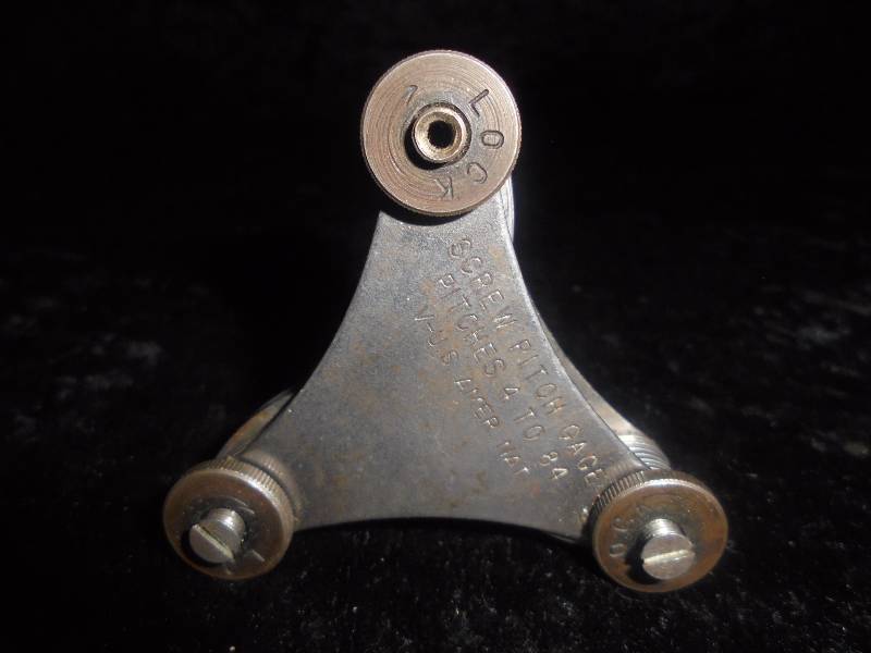 lot 25 image: Machinist Tool - Screw Pitch Gage, Pitches 4-84