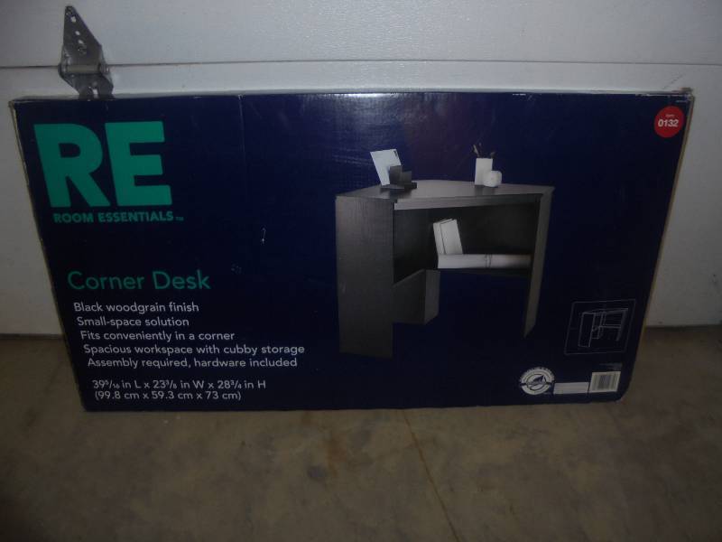 lot 38 image: Room Essential Black Corner Desk - NIB
