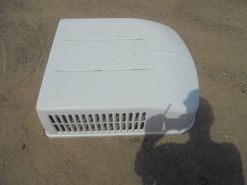 lot 43 image: AC Unit - for camper or trailer, 11h x 29w x 35L