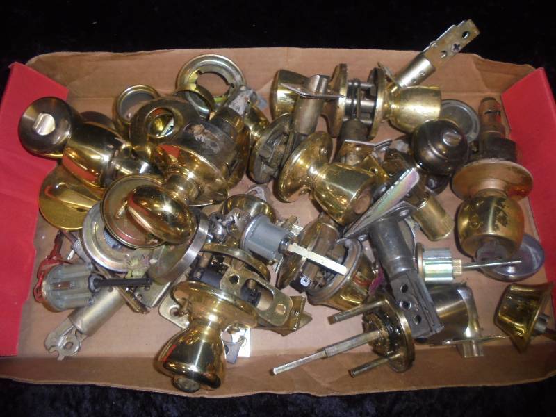 lot 45 image: Lot - Misc Door Knobs