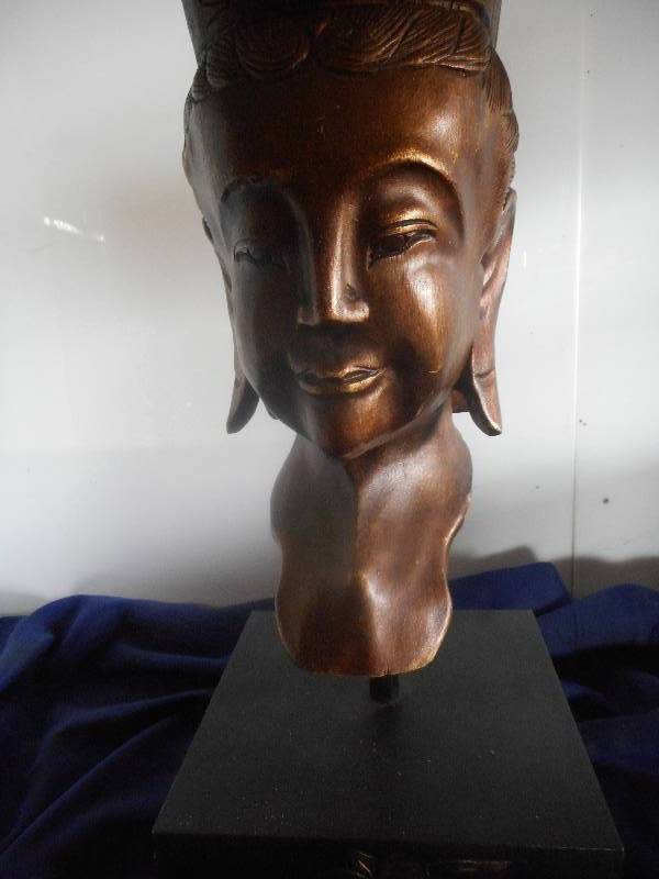 AFRICAN HEAD STATUE