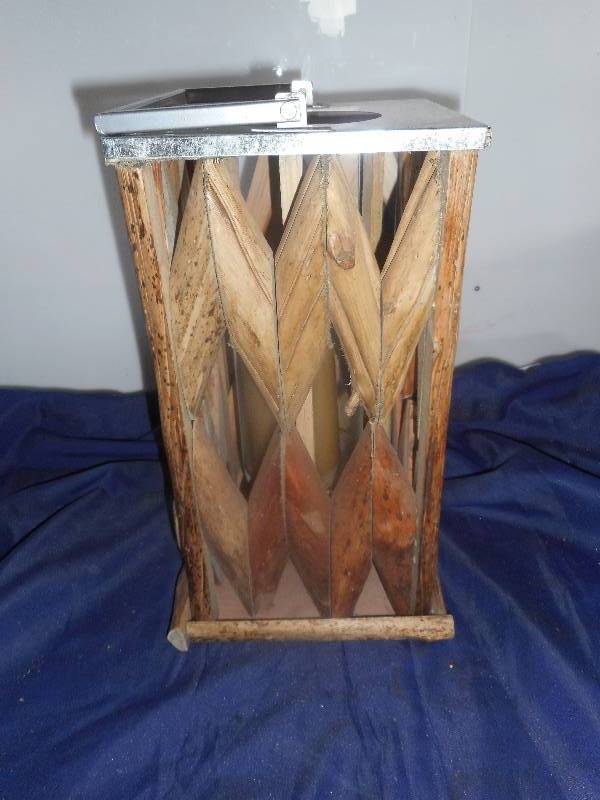 WOODEN CANDLE HOLDER