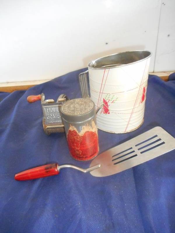 VINTAGE KITCHEN UTINCELS