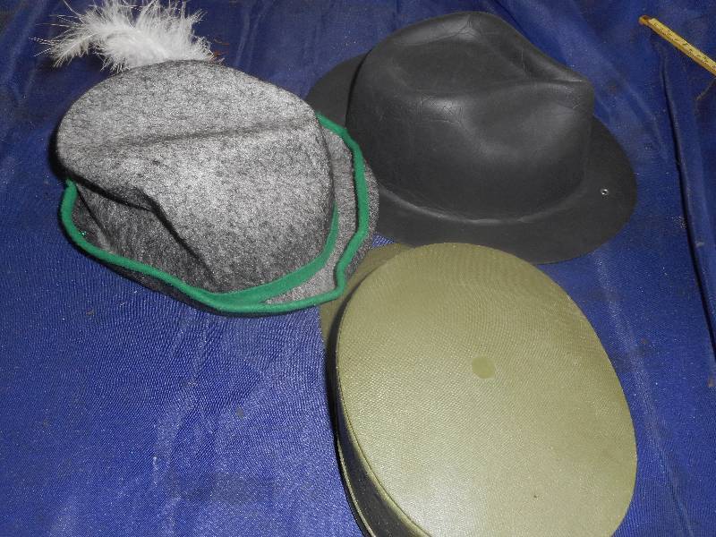 3 KIDS HATS