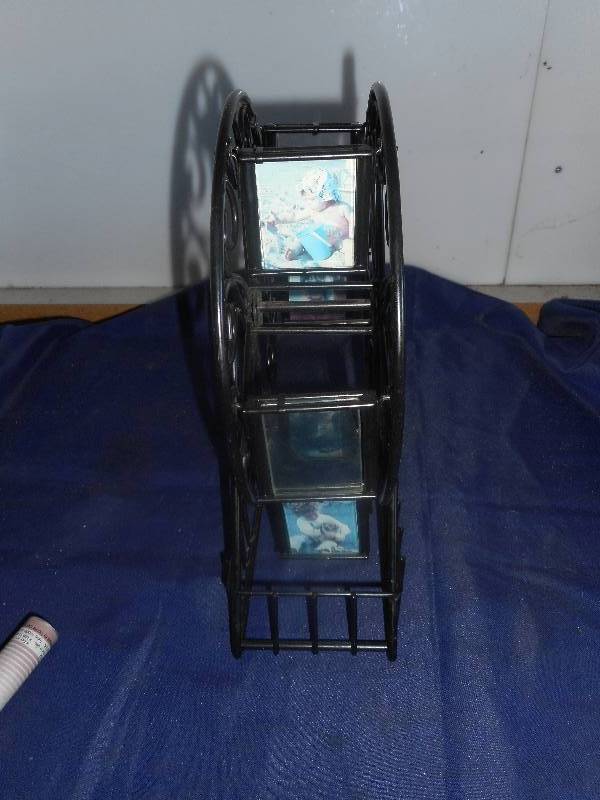 SPINNING WHEEL PHOTO FRAME