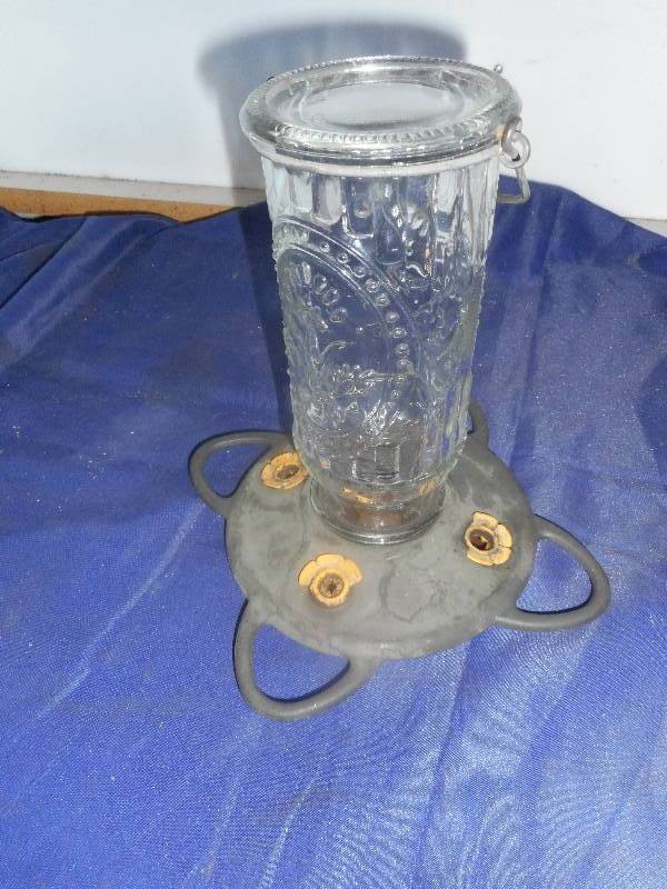 GLASS TOP HUMINGBIRD FEEDER