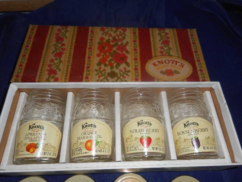 COLLECTIBLE KNOTTS JELLY JARS