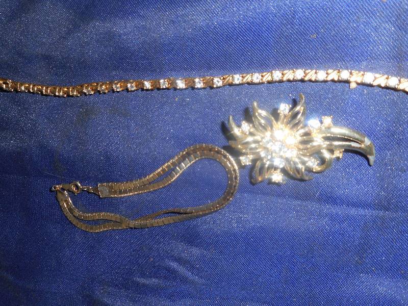 2 BRACELETS 1 BROACH