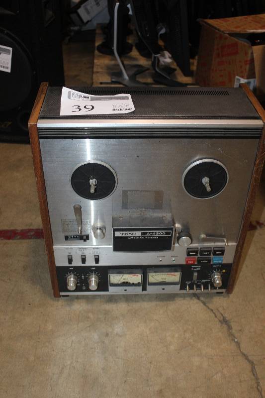 lot 39 image: Teac A-4300 Reel-to-Reel Stereo Tape Deck