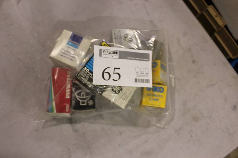 lot 65 image: Bag of AVPhoto Lamps