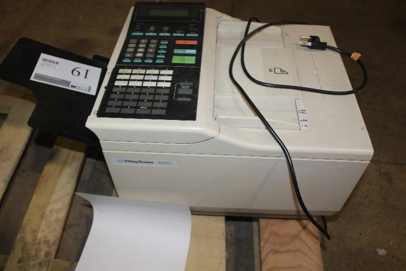 lot 19 image: Pitney Bowes 9520 Postage Machine Meter