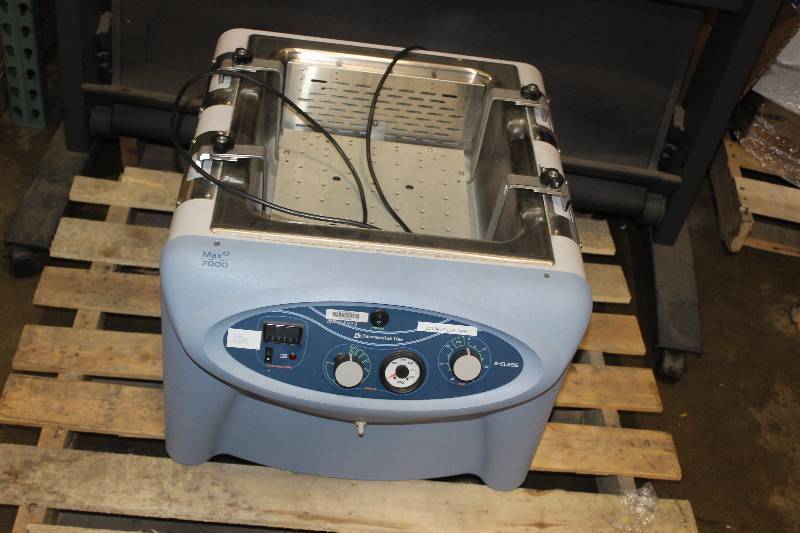 lot 84 image: Barnstead Lab-Line 7000 Digital Water Bath Incubator Shaker