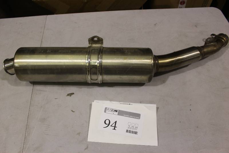 lot 94 image: Honda RC51 Original Equipment Exhaust
