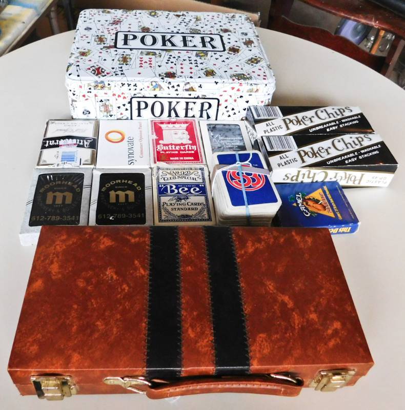 paoker game, playing cards and travel game kit