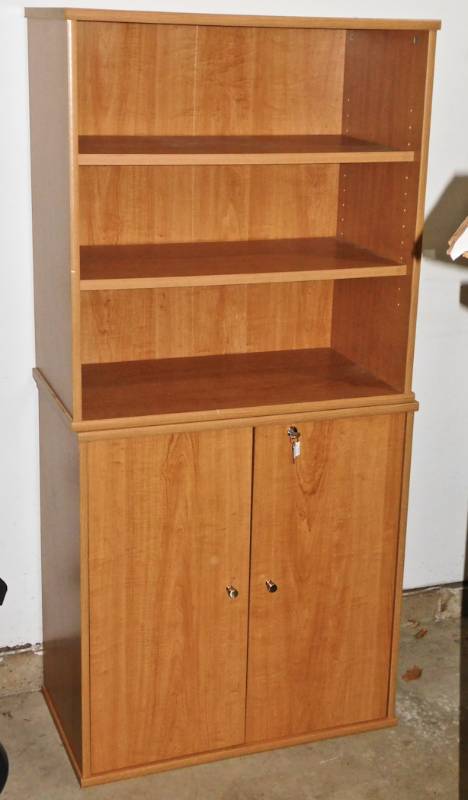 veneer cabinet with shelves and locking door  key