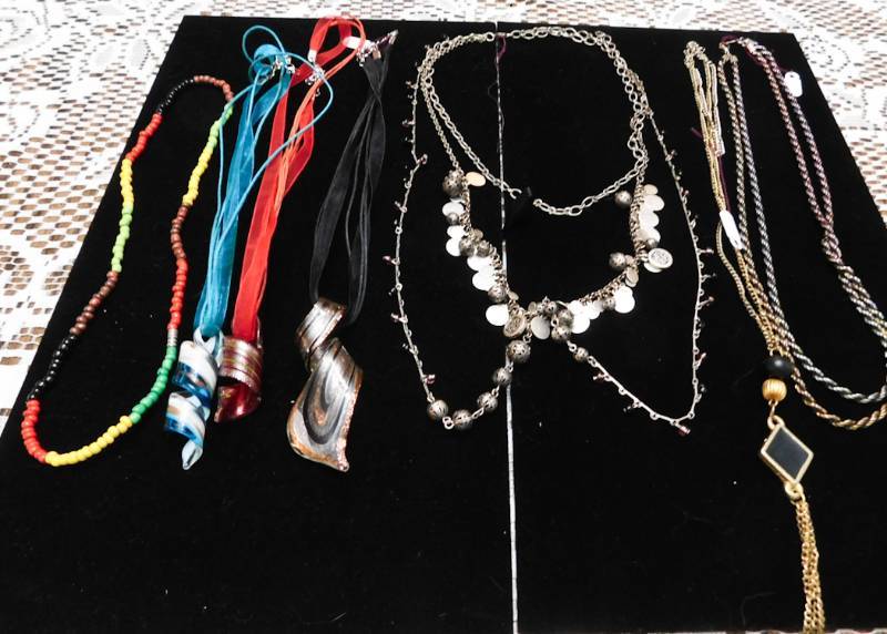 lot of 7 necklaces