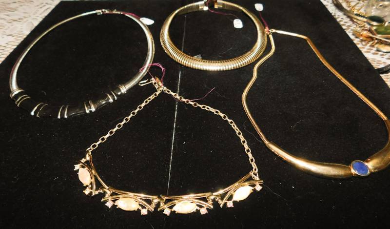 4 necklace lot