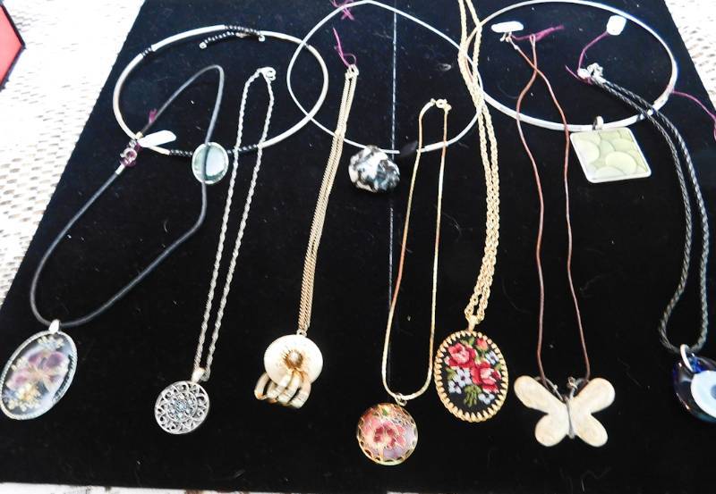 10 larger pendent necklaces