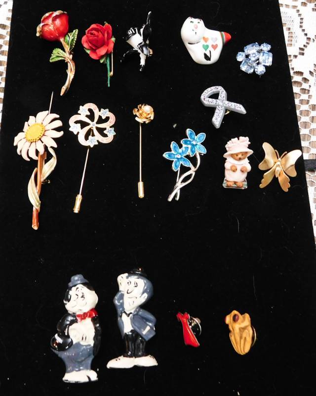 brooches and pins