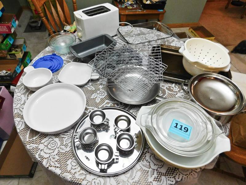 large kitchen lot pyrex and more see photos