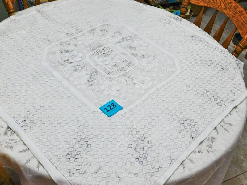 5 white tablecloths as pictured
