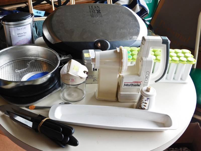 lot of kitchen items