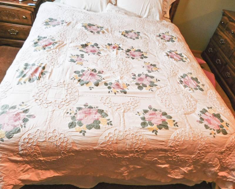 vintage two sided bedspread very nice detail