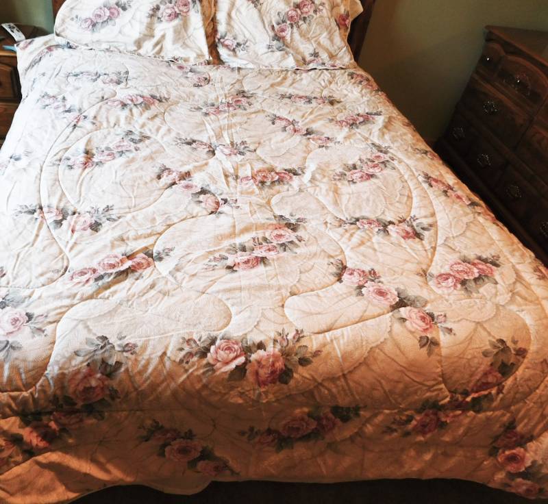 floral beadspread and 2 pillow shams