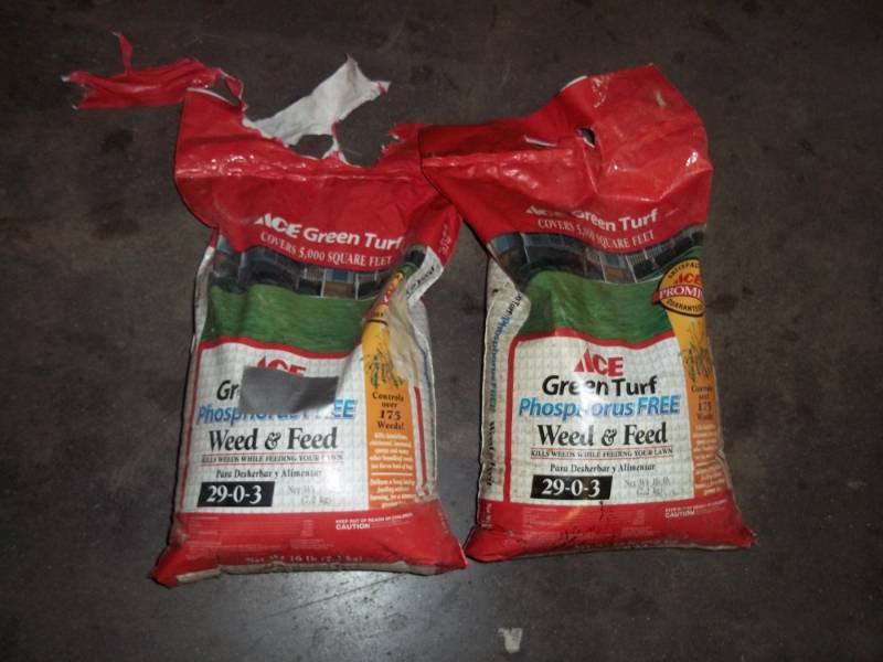 2 16lb bags of weed n feed