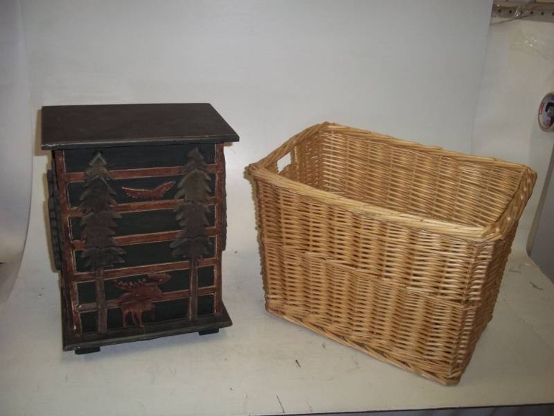Dcor shelf with drawers and wicker basket