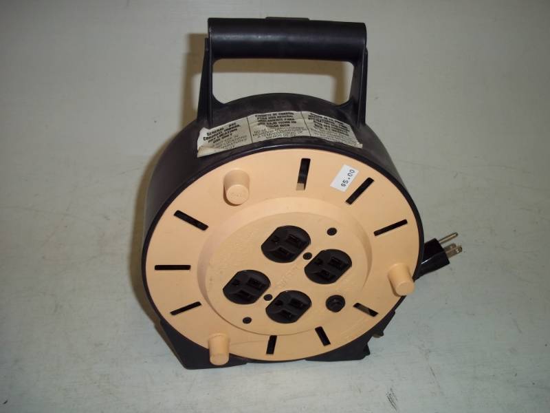 Extension cord with reel