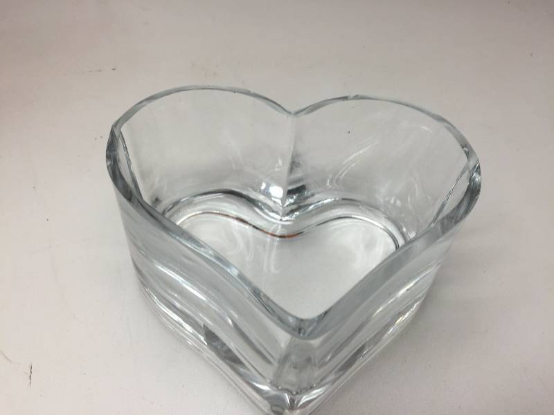 lot 12 image: CRYSTAL BOWLS,, SERVING PLATTERS, CREAM SERVER, GLASS HEART