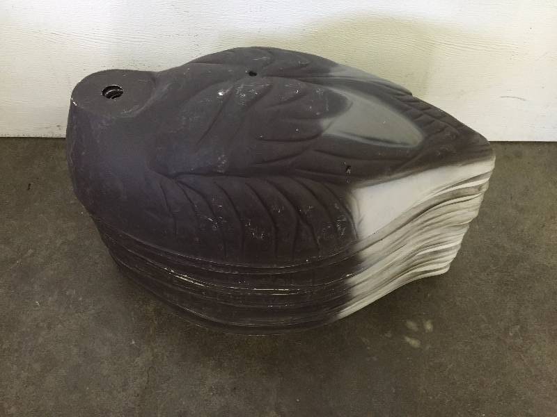 lot 50 image: LARGE SPEAKER BOX 55 X 14 X 8, 30 GOOSE DECOYS NO HEADS
