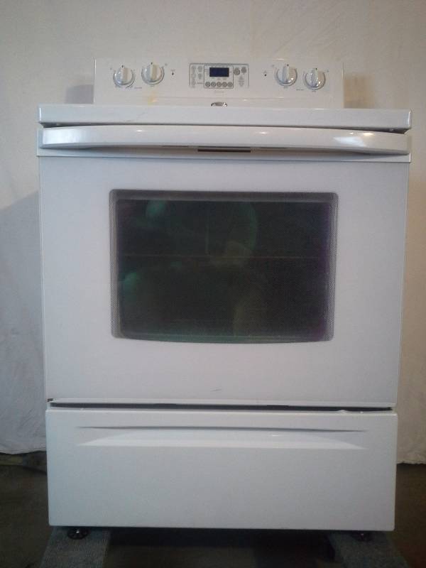lot 12 image: Whirlpool Accubake Stove Top Oven