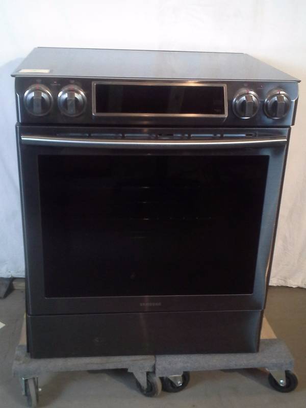 lot 15 image: Samsung Slide-In Electric Range