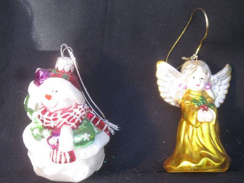 lot 418 image: NEW Glass and Ceramic Christmas Ornaments