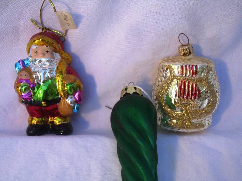 lot 427 image: New Christmas Ornaments
