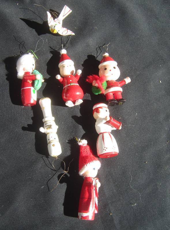 lot 459 image: Vintage Christmas Ornaments Wood