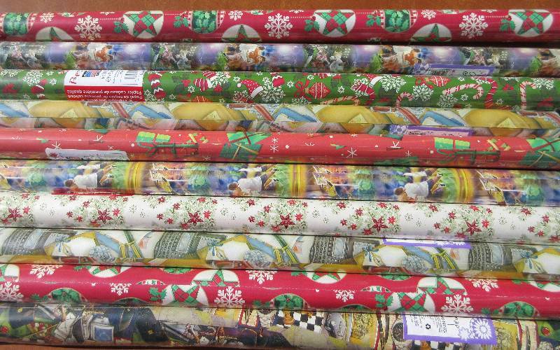 lot 452 image: NEW  Lot -10 Rolls of Wrapping Paper