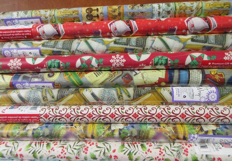 lot 453 image: NEW  Lot -10 Rolls of Wrapping Paper