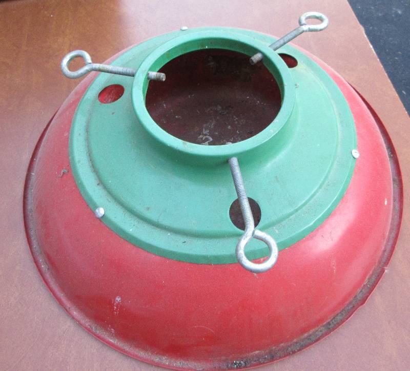 lot 509 image: METAL HEAVY DUTY CHRISTMAS TREE STAND
