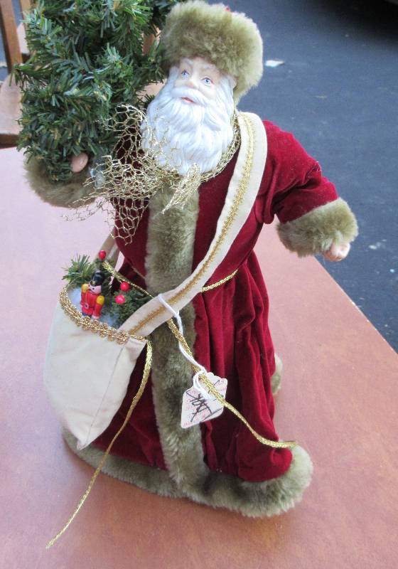 lot 510 image: CHRISTMAS SANTA TREE TOPPER