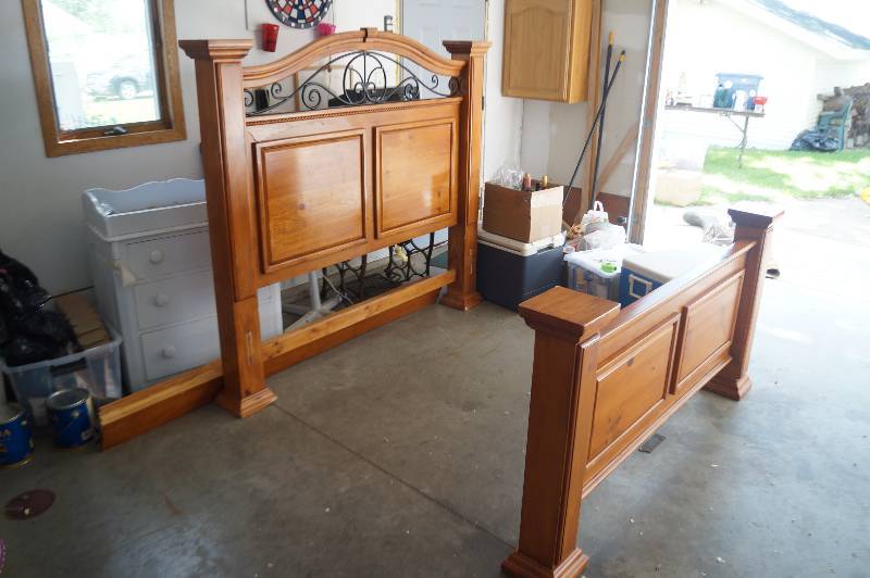 Wood HeadboardFootboard