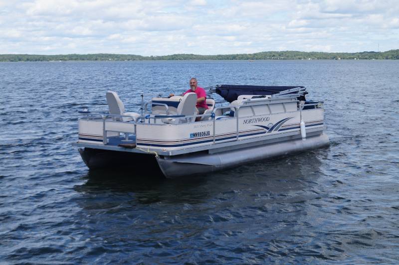 2004 Pontoon with Motor