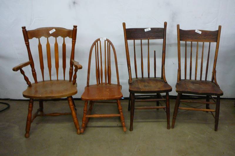 Lot of 4 wooden chairs