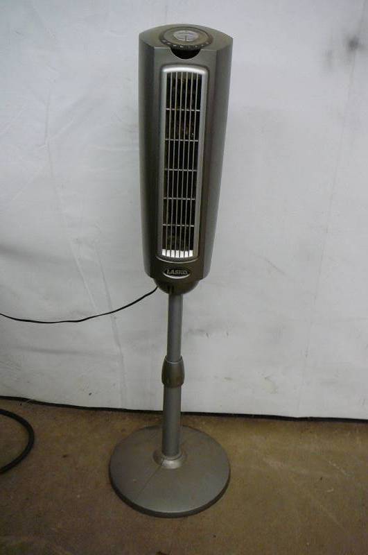 Fan Laska Needs to be cleaned Runs
