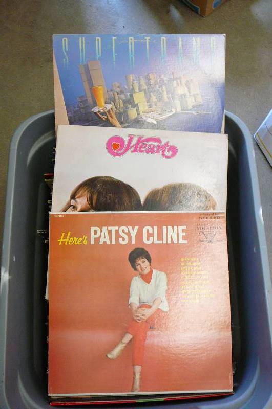 Lot of Records 100 Patsy cline, Flip Wilson, Mac Davis, Arietta Franklin, Crystal, Roger Miller, Blood seat & tears, Berry Manilow, Dean Martin, Nancy Sinatra, Heart, and many more