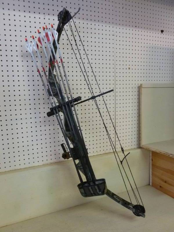 lot 1 image: Compound Bow